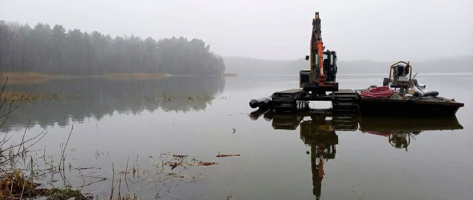 Koparka z zestawem refulacyjnym